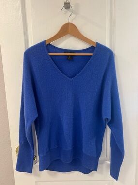 Tahari 2-Ply Cashmere Soft V-Neck Royal Blue Sweater Base Layer Quiet Luxury L